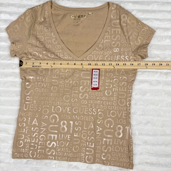 NWOT Guess 1981 Live Love  Los Angeles Logo V-Neck T-Shirt Beige Short Sleeve M - Picture 4 of 7